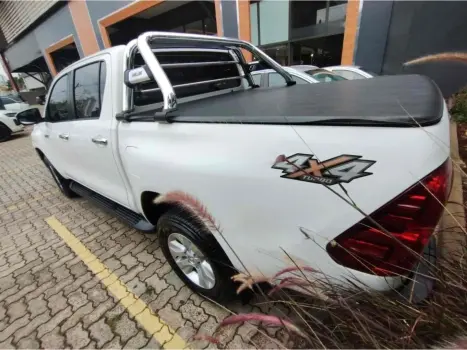 TOYOTA Hilux Caminhonete 2.8 16V SRV 4X4 DIESEL CABINE DUPLA AUTOMÁTICO, Foto 4 TOYOTA Hilux Caminhonete 2.8 16V SRV 4X4 DIESEL CABINE DUPLA AUTOMÁTICO, Foto 4