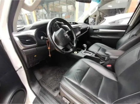 TOYOTA Hilux Caminhonete 2.8 16V SRV 4X4 DIESEL CABINE DUPLA AUTOMÁTICO, Foto 5 TOYOTA Hilux Caminhonete 2.8 16V SRV 4X4 DIESEL CABINE DUPLA AUTOMÁTICO, Foto 5