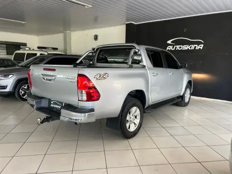TOYOTA Hilux Caminhonete 2.8 16V SRV 4X4 DIESEL CABINE DUPLA AUTOMTICO, Foto 4