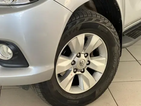 TOYOTA Hilux Caminhonete 2.8 16V SRV 4X4 DIESEL CABINE DUPLA AUTOMTICO, Foto 6