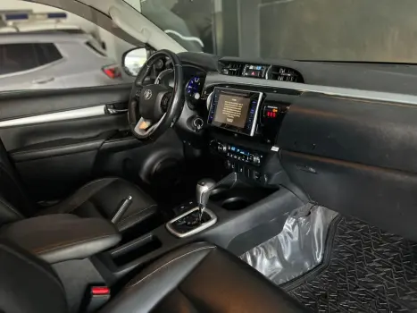 TOYOTA Hilux Caminhonete 2.8 16V SRV 4X4 DIESEL CABINE DUPLA AUTOMTICO, Foto 15