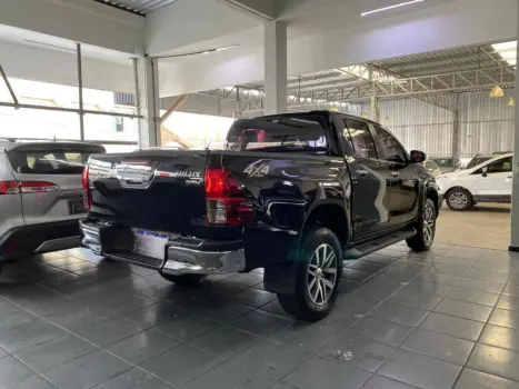 TOYOTA Hilux Caminhonete 2.8 16V SRV 4X4 DIESEL CABINE DUPLA AUTOM�TICO, Foto 4