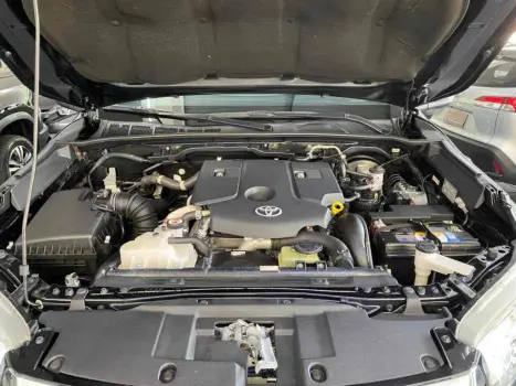 TOYOTA Hilux Caminhonete 2.8 16V SRV 4X4 DIESEL CABINE DUPLA AUTOM�TICO, Foto 16