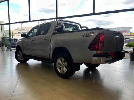 TOYOTA Hilux Caminhonete 2.8 16V SRV 4X4 DIESEL CABINE DUPLA AUTOMTICO, Foto 5