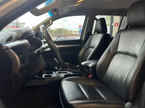 TOYOTA Hilux Caminhonete 2.8 16V SRV 4X4 DIESEL CABINE DUPLA AUTOMTICO, Foto 8