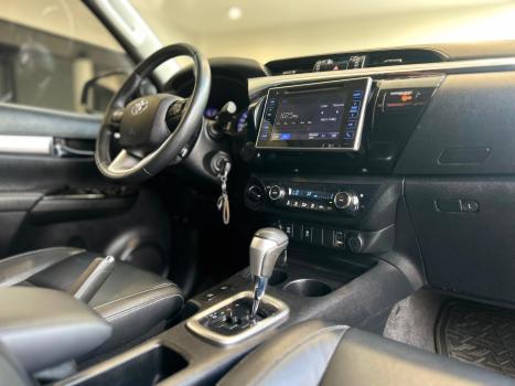 TOYOTA Hilux Caminhonete 2.8 16V SRV 4X4 DIESEL CABINE DUPLA AUTOMTICO, Foto 11