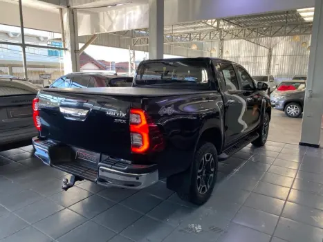 TOYOTA Hilux Caminhonete 2.8 16V SRX 4X4 DIESEL CABINE DUPLA AUTOM�TICO, Foto 4