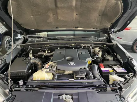 TOYOTA Hilux Caminhonete 2.8 16V SRX 4X4 DIESEL CABINE DUPLA AUTOM�TICO, Foto 17