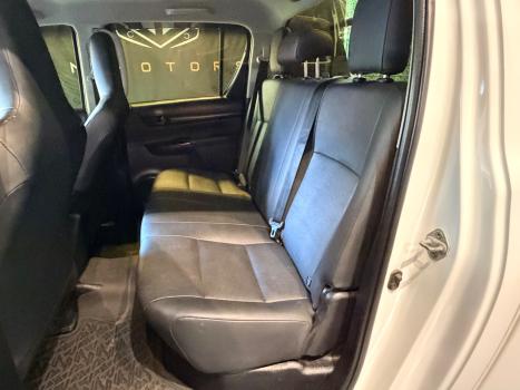 TOYOTA Hilux Caminhonete 2.8 16V  LOW M4FD 4X4 TURBO DIESEL CABINE DUPLA, Foto 4