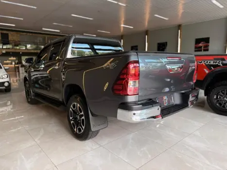 TOYOTA Hilux Caminhonete 2.8 16V SRV 4X4 DIESEL CABINE DUPLA AUTOM�TICO, Foto 4