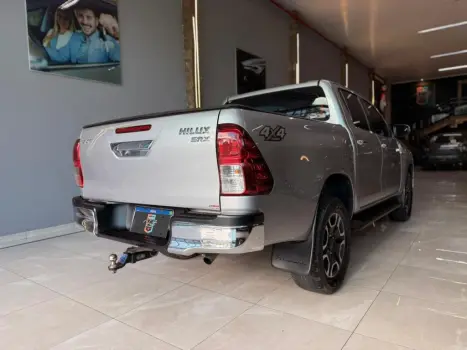TOYOTA Hilux Caminhonete 2.8 16V SRX 4X4 DIESEL CABINE DUPLA AUTOM�TICO, Foto 3