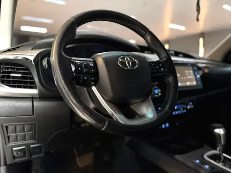 TOYOTA Hilux Caminhonete 2.8 16V SRX 4X4 DIESEL CABINE DUPLA AUTOM�TICO, Foto 5