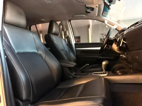 TOYOTA Hilux Caminhonete 2.8 16V SRX 4X4 DIESEL CABINE DUPLA AUTOM�TICO, Foto 10