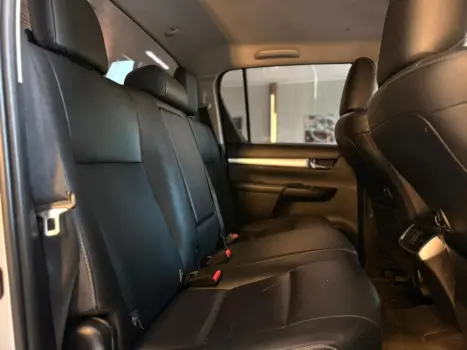 TOYOTA Hilux Caminhonete 2.8 16V SRX 4X4 DIESEL CABINE DUPLA AUTOM�TICO, Foto 11