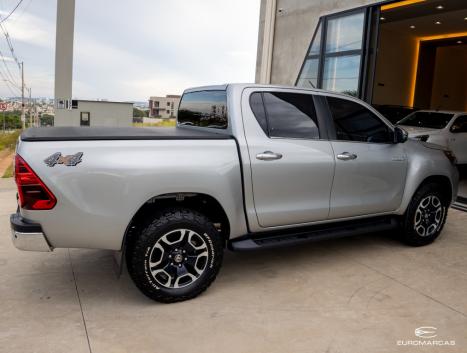 TOYOTA Hilux Caminhonete 2.8 16V SRX 4X4 TURBO DIESEL CABINE DUPLA AUTOM�TICO, Foto 4