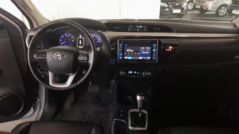 TOYOTA Hilux Caminhonete 2.8 16V SRX 4X4 TURBO DIESEL CABINE DUPLA AUTOM�TICO, Foto 6
