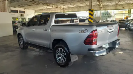 TOYOTA Hilux Caminhonete 2.8 16V SRX 4X4 TURBO DIESEL CABINE DUPLA AUTOM�TICO, Foto 8
