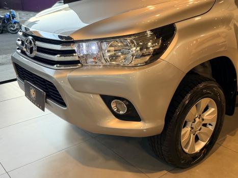 TOYOTA Hilux Caminhonete 2.7 16V 4P SRV FLEX 4X4  CABINE DUPLA AUTOM�TICO, Foto 11