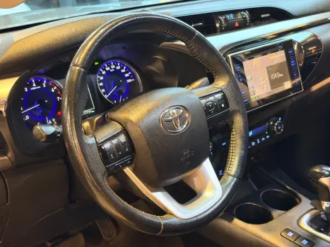 TOYOTA Hilux Caminhonete 2.7 16V 4P SRV FLEX 4X4  CABINE DUPLA AUTOM�TICO, Foto 12