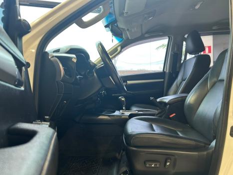TOYOTA Hilux Caminhonete 2.8 16V SRV 4X4 DIESEL CABINE DUPLA AUTOMÁTICO, Foto 9