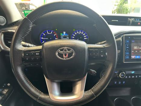 TOYOTA Hilux Caminhonete 2.8 16V SRV 4X4 DIESEL CABINE DUPLA AUTOMÁTICO, Foto 15