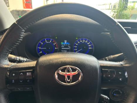 TOYOTA Hilux Caminhonete 2.8 16V SRV 4X4 DIESEL CABINE DUPLA AUTOMÁTICO, Foto 16