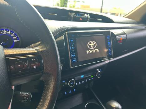 TOYOTA Hilux Caminhonete 2.8 16V SRV 4X4 DIESEL CABINE DUPLA AUTOMÁTICO, Foto 19