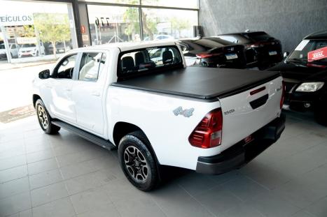TOYOTA Hilux Caminhonete 2.8 4P 4X4 DIESEL CABINE DUPLA, Foto 4