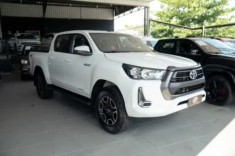 TOYOTA Hilux Caminhonete 2.8 4P 4X4 DIESEL CABINE DUPLA, Foto 1