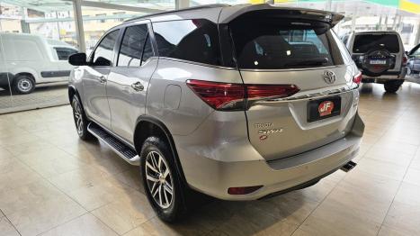 TOYOTA Hilux SW4 2.8 4P SRX 4X4 TURBO DIESEL AUTOMÁTICO, Foto 6 TOYOTA Hilux SW4 2.8 4P SRX 4X4 TURBO DIESEL AUTOMÁTICO, Foto 6