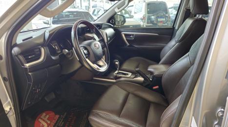 TOYOTA Hilux SW4 2.8 4P SRX 4X4 TURBO DIESEL AUTOMÁTICO, Foto 7 TOYOTA Hilux SW4 2.8 4P SRX 4X4 TURBO DIESEL AUTOMÁTICO, Foto 7