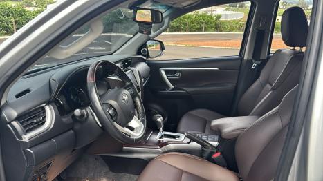 TOYOTA Hilux SW4 2.8 4P SRX 4X4 TURBO DIESEL AUTOMTICO, Foto 8