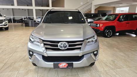 TOYOTA Hilux SW4 2.8 4P SRX 4X4 TURBO DIESEL AUTOMÁTICO, Foto 2 TOYOTA Hilux SW4 2.8 4P SRX 4X4 TURBO DIESEL AUTOMÁTICO, Foto 2