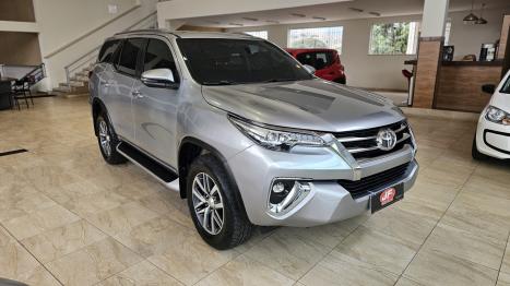 TOYOTA Hilux SW4 2.8 4P SRX 4X4 TURBO DIESEL AUTOMÁTICO, Foto 3 TOYOTA Hilux SW4 2.8 4P SRX 4X4 TURBO DIESEL AUTOMÁTICO, Foto 3