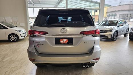 TOYOTA Hilux SW4 2.8 4P SRX 4X4 TURBO DIESEL AUTOMÁTICO, Foto 5 TOYOTA Hilux SW4 2.8 4P SRX 4X4 TURBO DIESEL AUTOMÁTICO, Foto 5