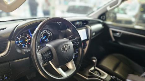 TOYOTA Hilux SW4 2.8 4P SRX 4X4 TURBO DIESEL AUTOMÁTICO, Foto 8 TOYOTA Hilux SW4 2.8 4P SRX 4X4 TURBO DIESEL AUTOMÁTICO, Foto 8