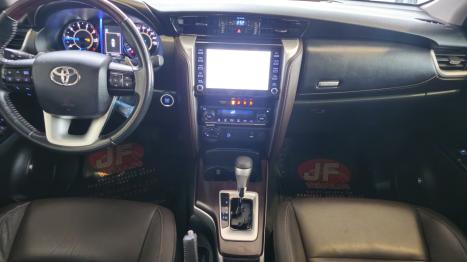 TOYOTA Hilux SW4 2.8 4P SRX 4X4 TURBO DIESEL AUTOMÁTICO, Foto 9 TOYOTA Hilux SW4 2.8 4P SRX 4X4 TURBO DIESEL AUTOMÁTICO, Foto 9