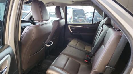 TOYOTA Hilux SW4 2.8 4P SRX 4X4 TURBO DIESEL AUTOMÁTICO, Foto 11 TOYOTA Hilux SW4 2.8 4P SRX 4X4 TURBO DIESEL AUTOMÁTICO, Foto 11