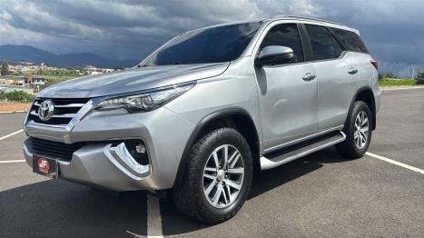 TOYOTA Hilux SW4 2.8 4P SRX 4X4 TURBO DIESEL AUTOMTICO, Foto 2