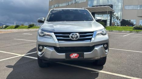 TOYOTA Hilux SW4 2.8 4P SRX 4X4 TURBO DIESEL AUTOMTICO, Foto 3