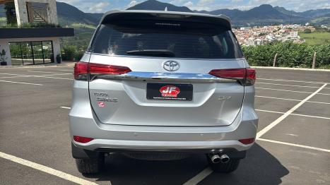 TOYOTA Hilux SW4 2.8 4P SRX 4X4 TURBO DIESEL AUTOMTICO, Foto 6