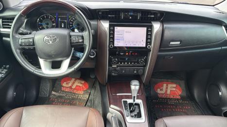 TOYOTA Hilux SW4 2.8 4P SRX 4X4 TURBO DIESEL AUTOMTICO, Foto 9