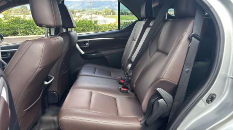 TOYOTA Hilux SW4 2.8 4P SRX 4X4 TURBO DIESEL AUTOMTICO, Foto 10