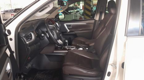 TOYOTA Hilux SW4 2.8 16V 4P SRX 4X4 7 LUGARES TURBO DIESEL AUTOMTICO, Foto 4
