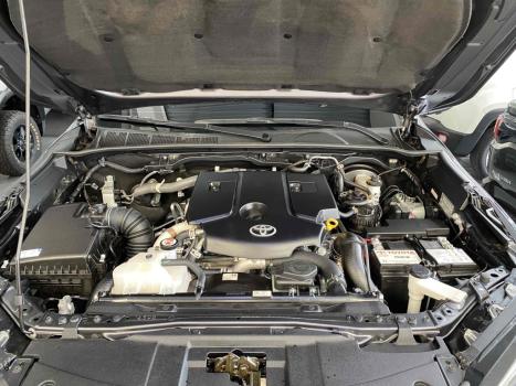 TOYOTA Hilux SW4 2.8 4P SRX 4X4 DIAMOND 7 LUGARES TURBO DIESEL AUTOMTICO, Foto 20