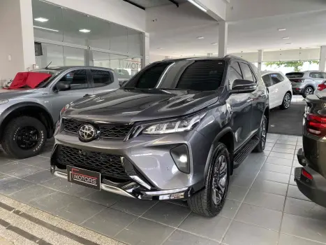 TOYOTA Hilux SW4 2.8 4P SRX 4X4 DIAMOND 7 LUGARES TURBO DIESEL AUTOM�TICO, Foto 1