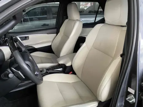 TOYOTA Hilux SW4 2.8 4P SRX 4X4 DIAMOND 7 LUGARES TURBO DIESEL AUTOM�TICO, Foto 9