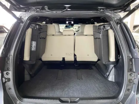 TOYOTA Hilux SW4 2.8 4P SRX 4X4 DIAMOND 7 LUGARES TURBO DIESEL AUTOM�TICO, Foto 14