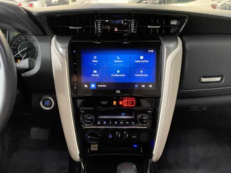 TOYOTA Hilux SW4 2.8 4P SRX 4X4 DIAMOND 7 LUGARES TURBO DIESEL AUTOM�TICO, Foto 17