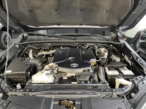 TOYOTA Hilux SW4 2.8 4P SRX 4X4 DIAMOND 7 LUGARES TURBO DIESEL AUTOM�TICO, Foto 20